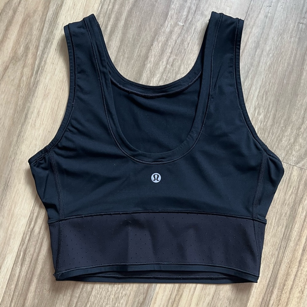 Black Lululemon crop top